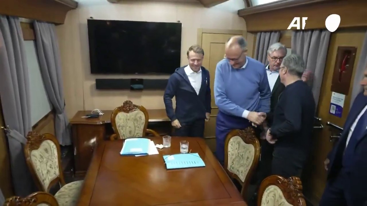 Avrupa bu görüntüyle sarsıldı! "Beyaz toz" skandalı! Macron, Starmer ve Merz trende ne sakladı? - Sayfa 2