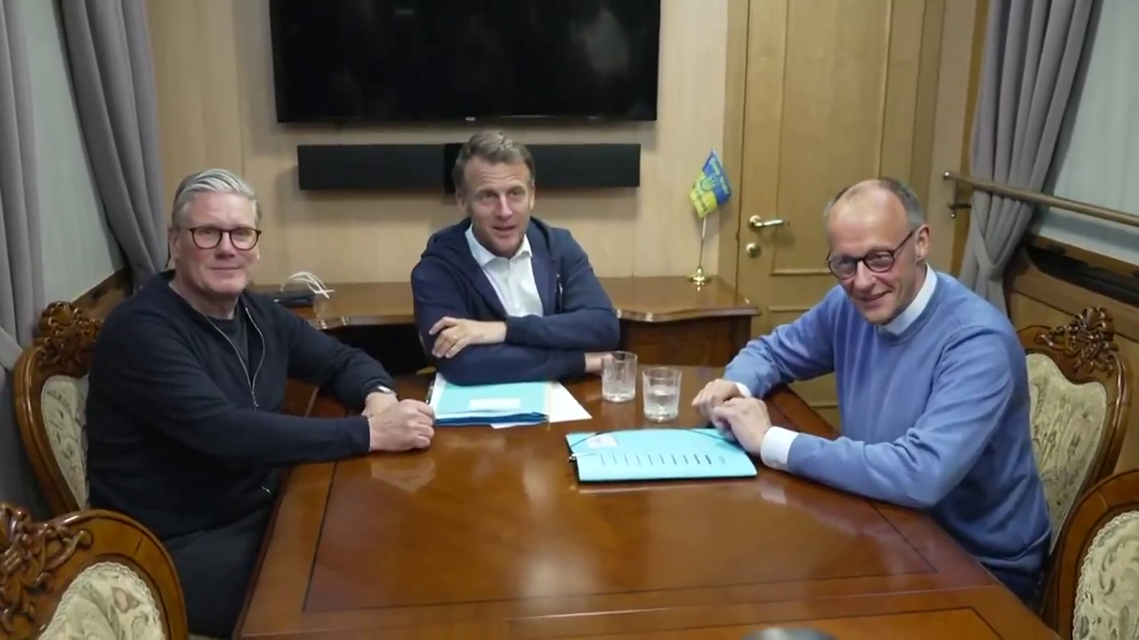 Avrupa bu görüntüyle sarsıldı! "Beyaz toz" skandalı! Macron, Starmer ve Merz trende ne sakladı? - Sayfa 8