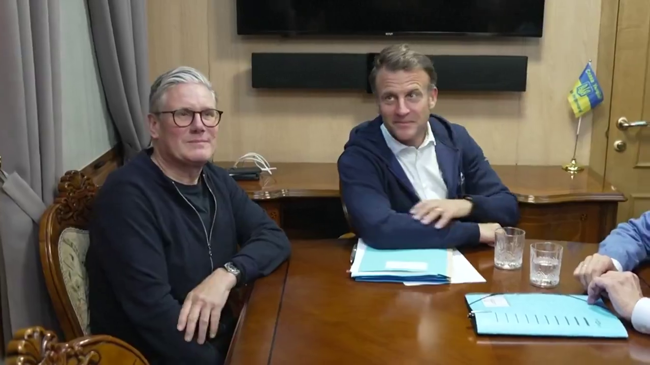 Avrupa bu görüntüyle sarsıldı! "Beyaz toz" skandalı! Macron, Starmer ve Merz trende ne sakladı? - Sayfa 9