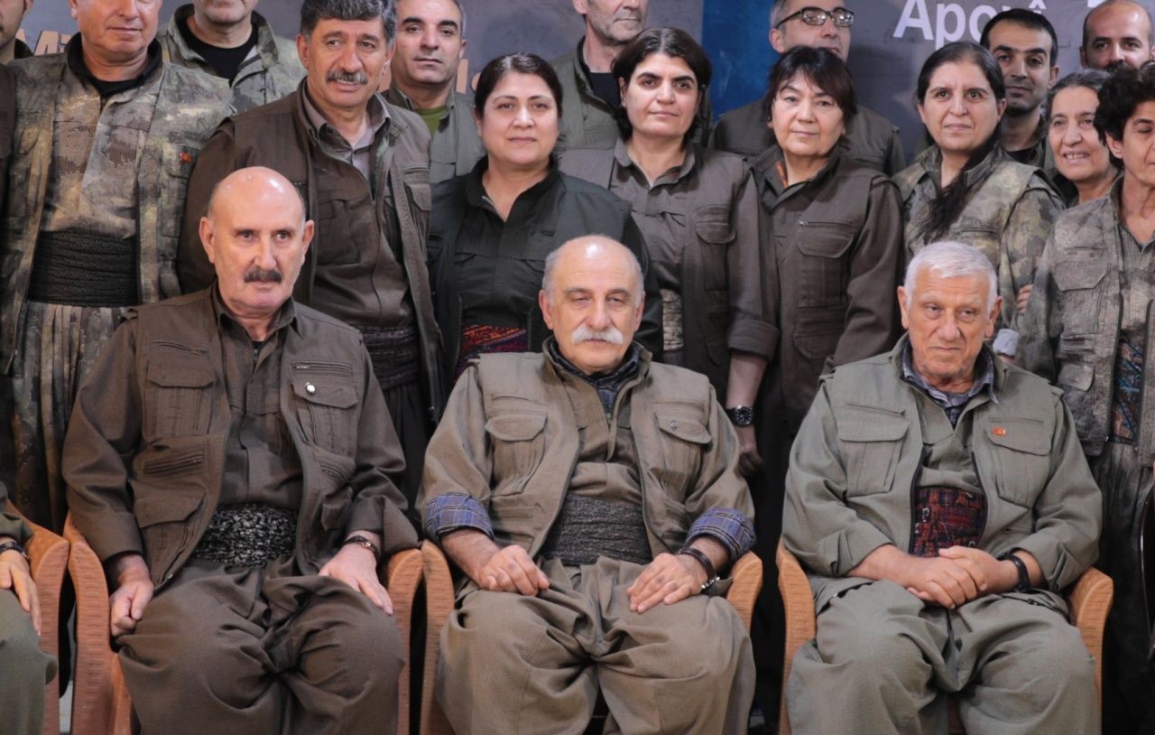 PKK’nın kendini feshettiği kongreye ait görüntüler yayınlandı! İşte PKK'nın 'Silah bırakıyoruz' dediği anlar.. - Sayfa 3