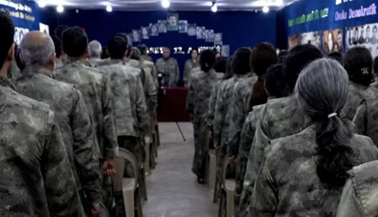 PKK’nın kendini feshettiği kongreye ait görüntüler yayınlandı! İşte PKK'nın 'Silah bırakıyoruz' dediği anlar.. - Sayfa 1