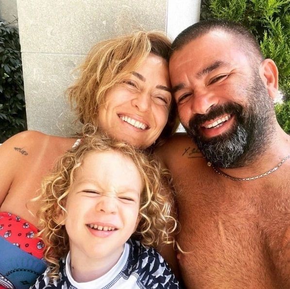 Bülent Şakrak'tan Duygu Arabacıoğlu'na ilan-ı aşk! Yaş farkı tartışma yarattı - Sayfa 1