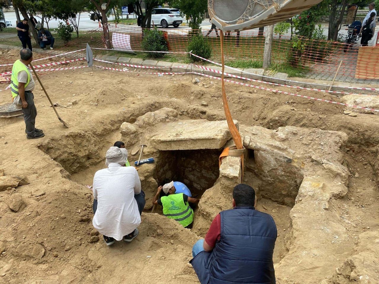 Aydın'ın göbeğinde yol çalışması sırasında Roma dönemine ait kral mezarı bulundu - Sayfa 2