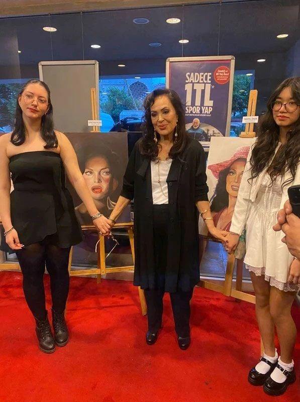 Türkan Şoray Resim Yarışması'nda duygusal anlar! Yeşilçam efsanesi gençlerle buluştu: Ağlamamak için kendimi zor tutuyorum - Sayfa 5