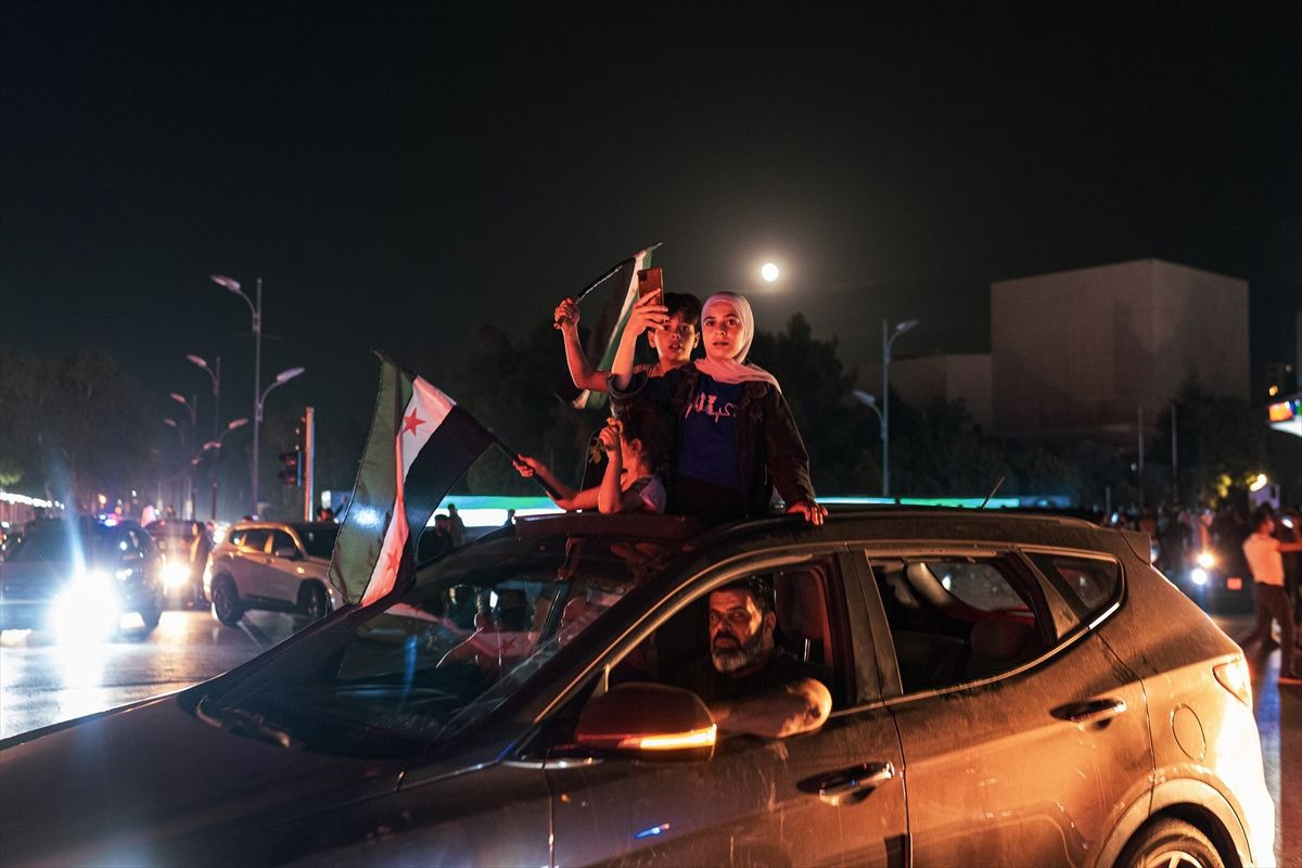 Trump'ın kararı Suriyelileri sevince boğdu! Şam'da halk sokaklara döküldü... - Sayfa 6