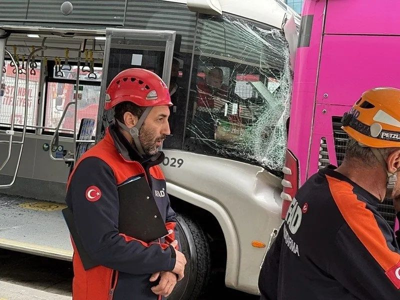 Metrobüs faciası göz göre göre gelmiş! İBB'nin ölümcül hatası... Şoförlere sadece 2 haftalık eğitim verildi... - Sayfa 5