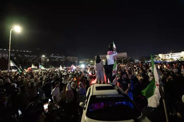 Trump'ın kararı Suriyelileri sevince boğdu! Şam'da halk sokaklara döküldü... - Sayfa 10