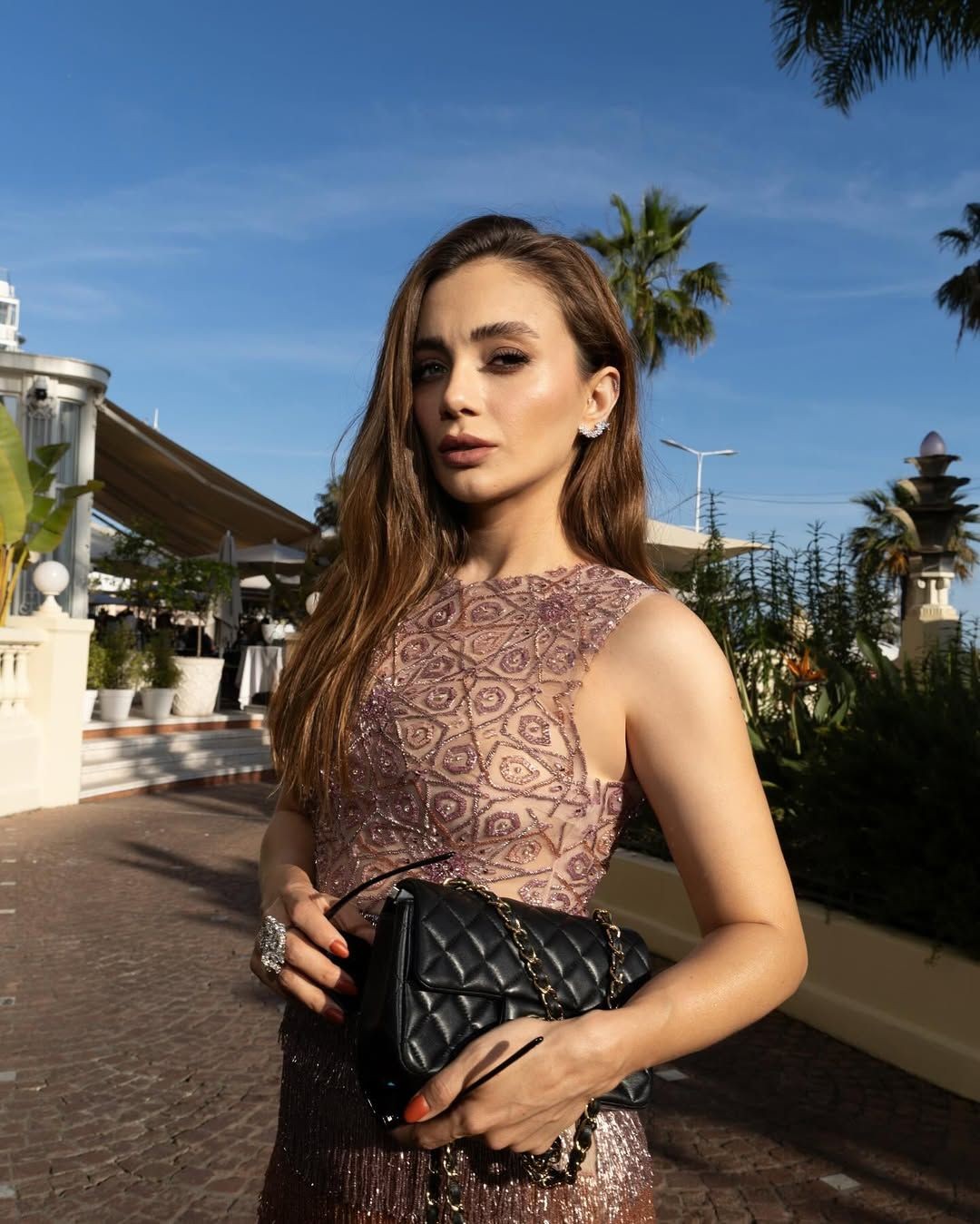 Damla Sönmez, Cannes Film Festivali’nde şeffaf elbisesiyle nefes kesti! - Sayfa 2