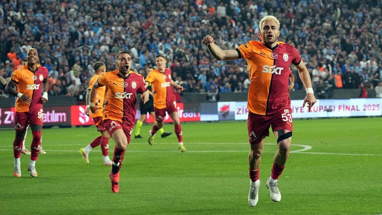"Türk hakemliği için kapkara bir gece! Cihan Aydın utanmadan, sıkılmadan, kendisine kafa atan Savic'e kırmızı kart veremedi" - Sayfa 1