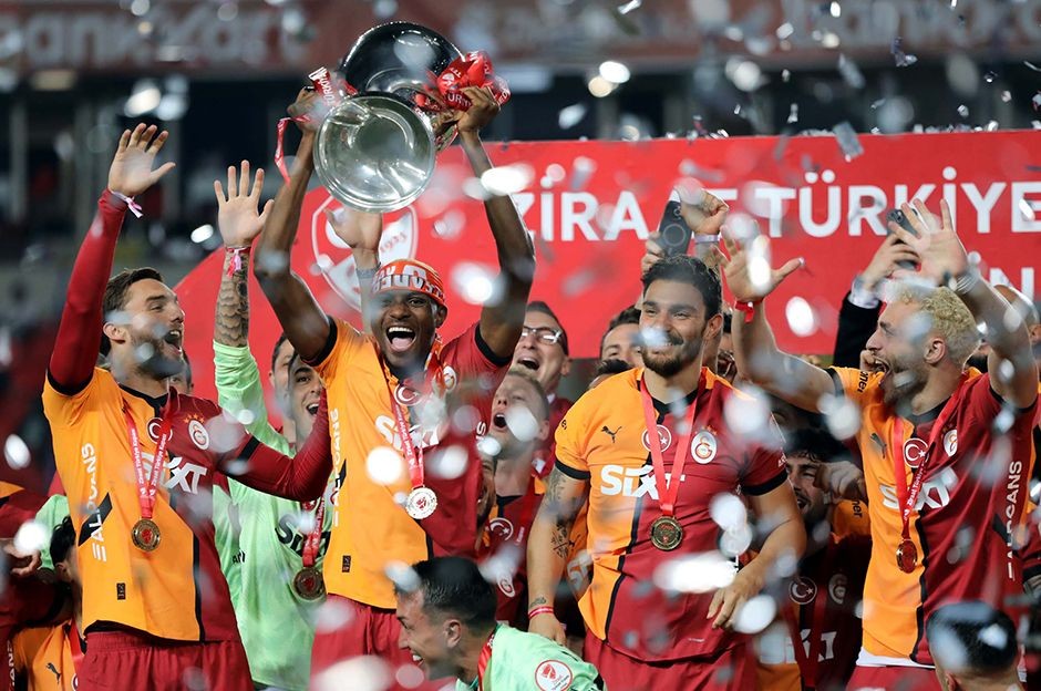 "Şampiyon Los 'Gala'cticos" Galatasaray'ın görkemli Türkiye Kupası zaferi gazete manşetlerinde - Sayfa 1