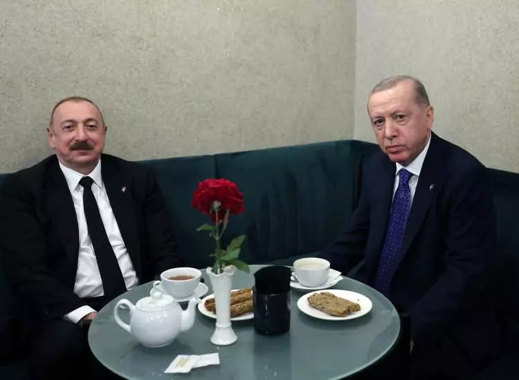 Avrupa Siyasi Topluluğu 6. Zirvesi'nden dikkat çeken kareler! Dünya gündemine oturdu - Sayfa 1