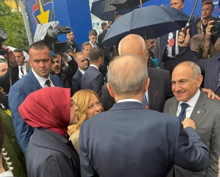 Avrupa Siyasi Topluluğu 6. Zirvesi'nden dikkat çeken kareler! Dünya gündemine oturdu - Sayfa 10