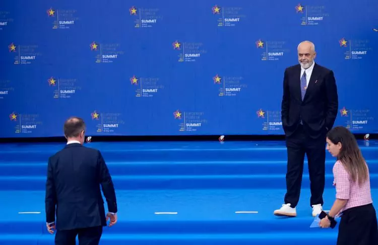 Avrupa Siyasi Topluluğu 6. Zirvesi'nden dikkat çeken kareler! Dünya gündemine oturdu - Sayfa 14