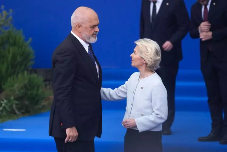 Avrupa Siyasi Topluluğu 6. Zirvesi'nden dikkat çeken kareler! Dünya gündemine oturdu - Sayfa 15