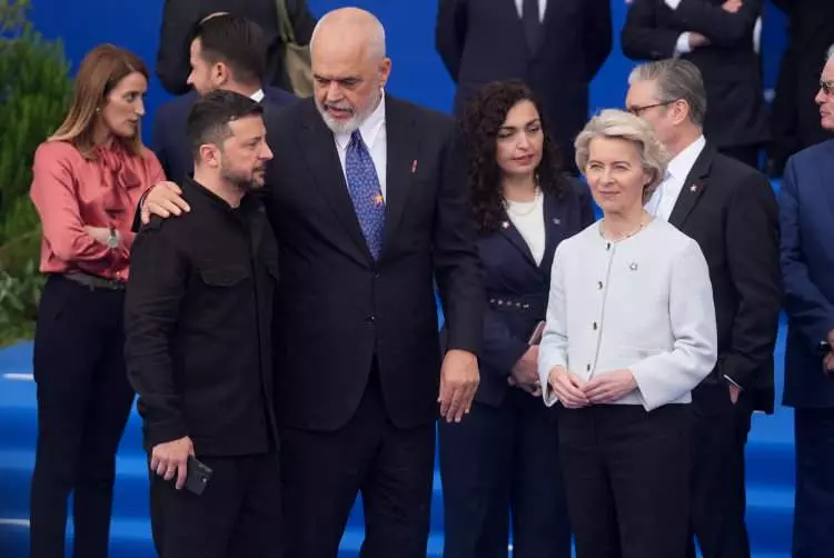 Avrupa Siyasi Topluluğu 6. Zirvesi'nden dikkat çeken kareler! Dünya gündemine oturdu - Sayfa 22