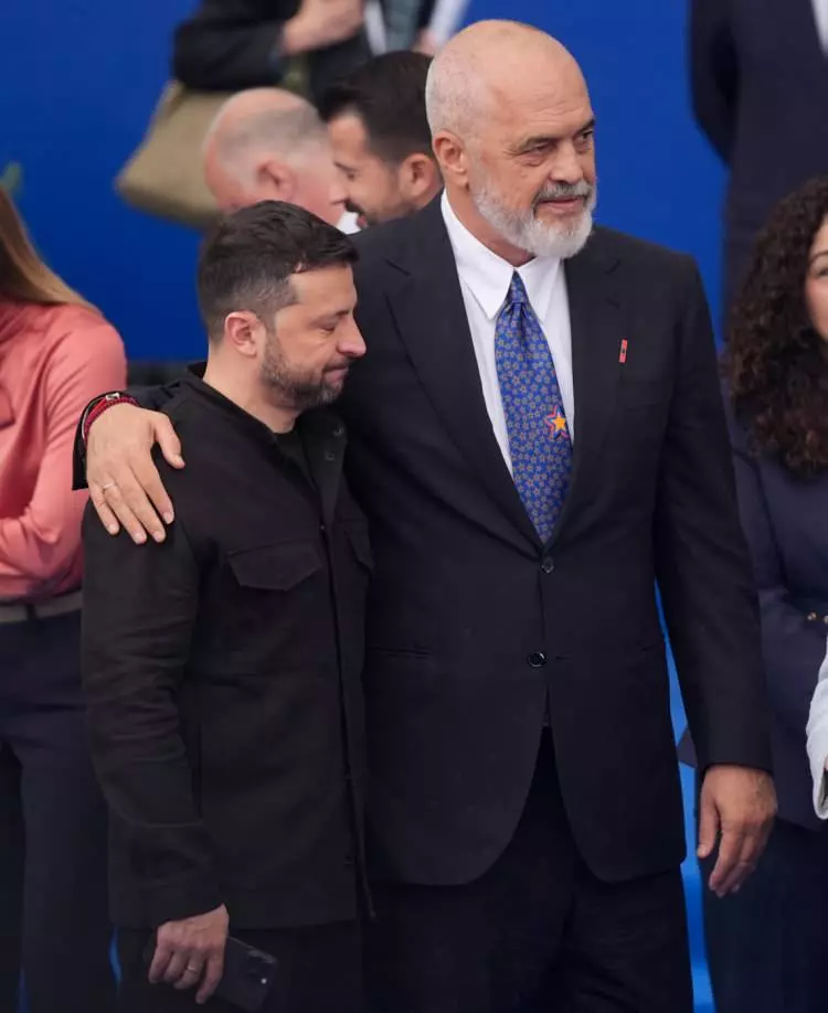 Avrupa Siyasi Topluluğu 6. Zirvesi'nden dikkat çeken kareler! Dünya gündemine oturdu - Sayfa 23