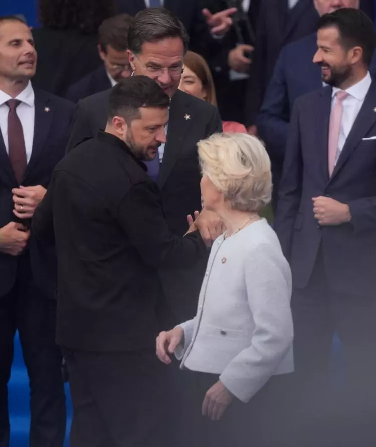 Avrupa Siyasi Topluluğu 6. Zirvesi'nden dikkat çeken kareler! Dünya gündemine oturdu - Sayfa 33