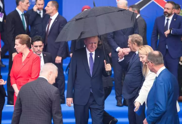 Avrupa Siyasi Topluluğu 6. Zirvesi'nden dikkat çeken kareler! Dünya gündemine oturdu - Sayfa 9