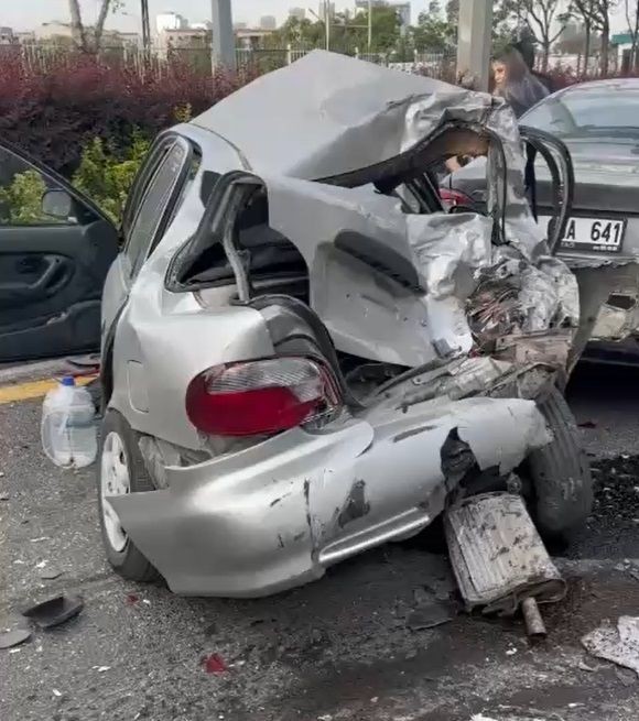 Ankara'da yürekler ağza geldi! Kırmızı ışıkta bekleyen araçlara minibüs çarptı: 14 yaralı - Sayfa 3