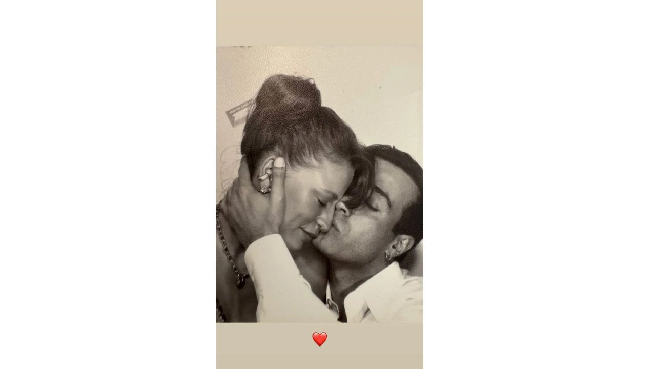 Serenay Sarıkaya ve Mert Demir aşkı dolu dizgin! Yeni paylaşım geldi - Sayfa 1