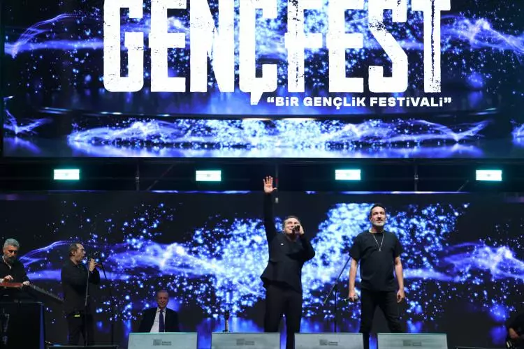 Cumhurbaşkanı Recep Tayyip Erdoğan, Ferhat Göçer ve Sagopa Kajmer... GENÇFEST'e damga vuran anlar! - Sayfa 11