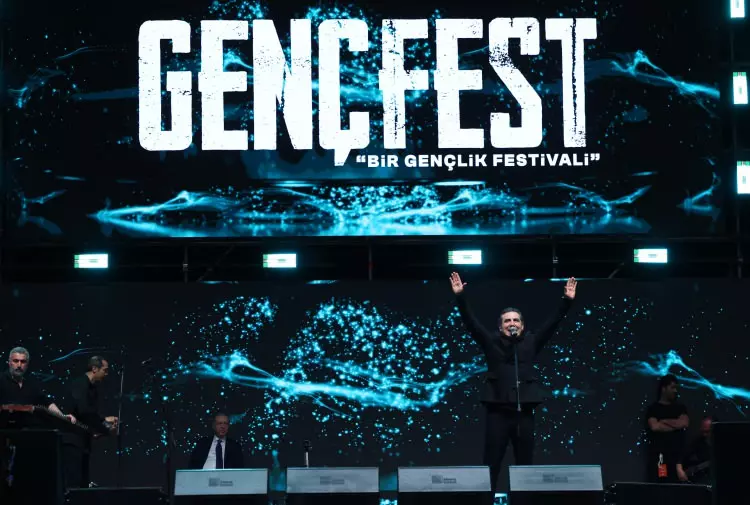 Cumhurbaşkanı Recep Tayyip Erdoğan, Ferhat Göçer ve Sagopa Kajmer... GENÇFEST'e damga vuran anlar! - Sayfa 12