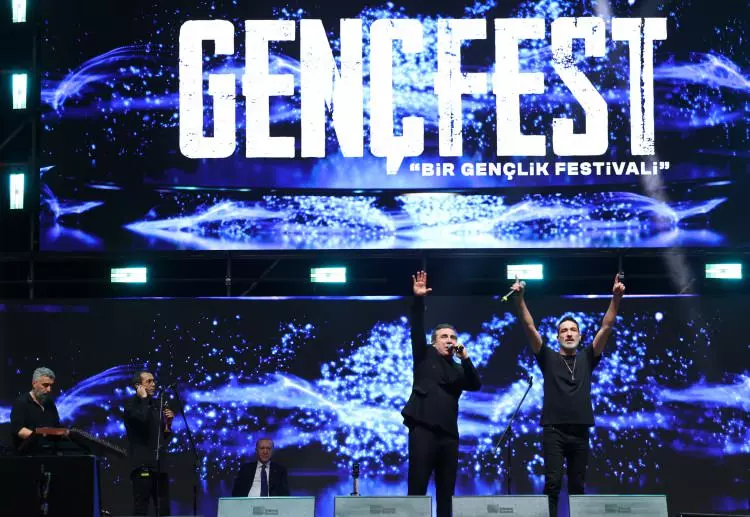 Cumhurbaşkanı Recep Tayyip Erdoğan, Ferhat Göçer ve Sagopa Kajmer... GENÇFEST'e damga vuran anlar! - Sayfa 13