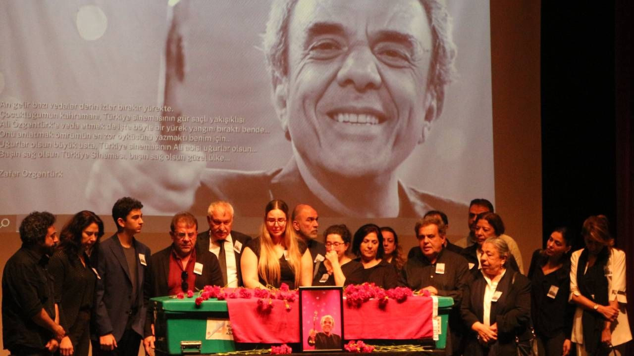 Türk sinemasının usta ismi Ali Özgentürk memleketi Adana'da son yolculuğuna uğurlandı - Sayfa 7