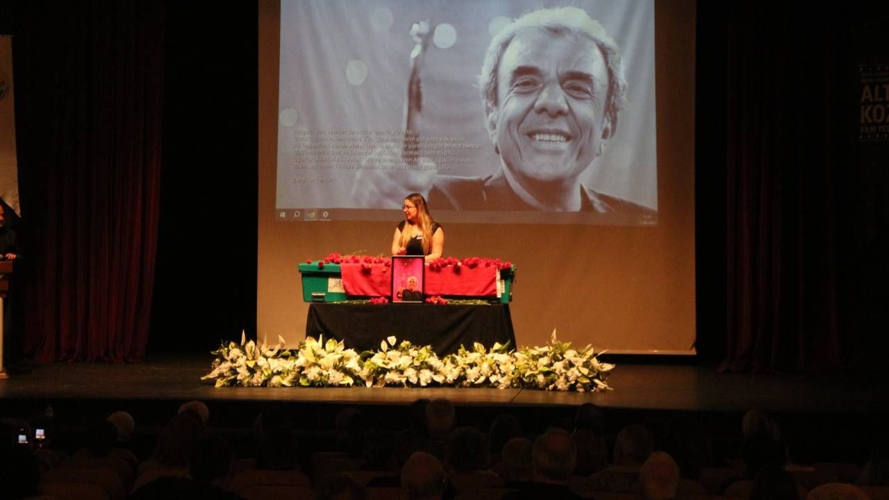 Türk sinemasının usta ismi Ali Özgentürk memleketi Adana'da son yolculuğuna uğurlandı - Sayfa 3