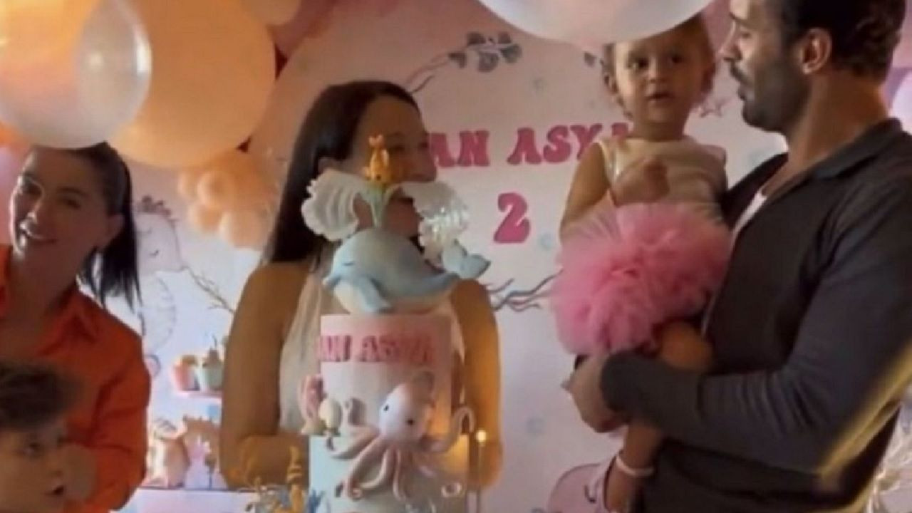 Gupse Özay ve kızı Jan Asya'dan sevimli kare: "Allık illa pembe mi olmalı?" - Sayfa 3
