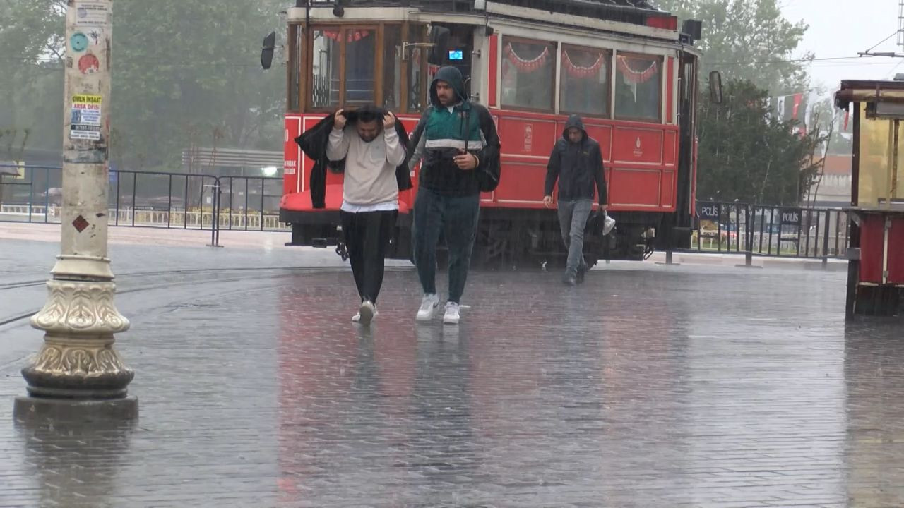 Şakası yok! Ani elektrik fırtınaları bekleniyor: Cep telefonunuzla konuşmaya ara vermeniz tavsiye olunur - Sayfa 10