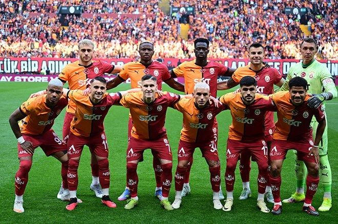 Galatasaray'da şampiyonluk yüklendi! Fenerbahçe ve Beşiktaş'a peş peşe gönderme... - Sayfa 1