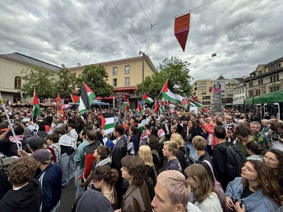 Eurovision 2025 finaline Filistin protestoları damga vurdu! İsrail temsilcisi sahnede yuhalandı, binler alanlarda Filistin için ses verdi... - Sayfa 5