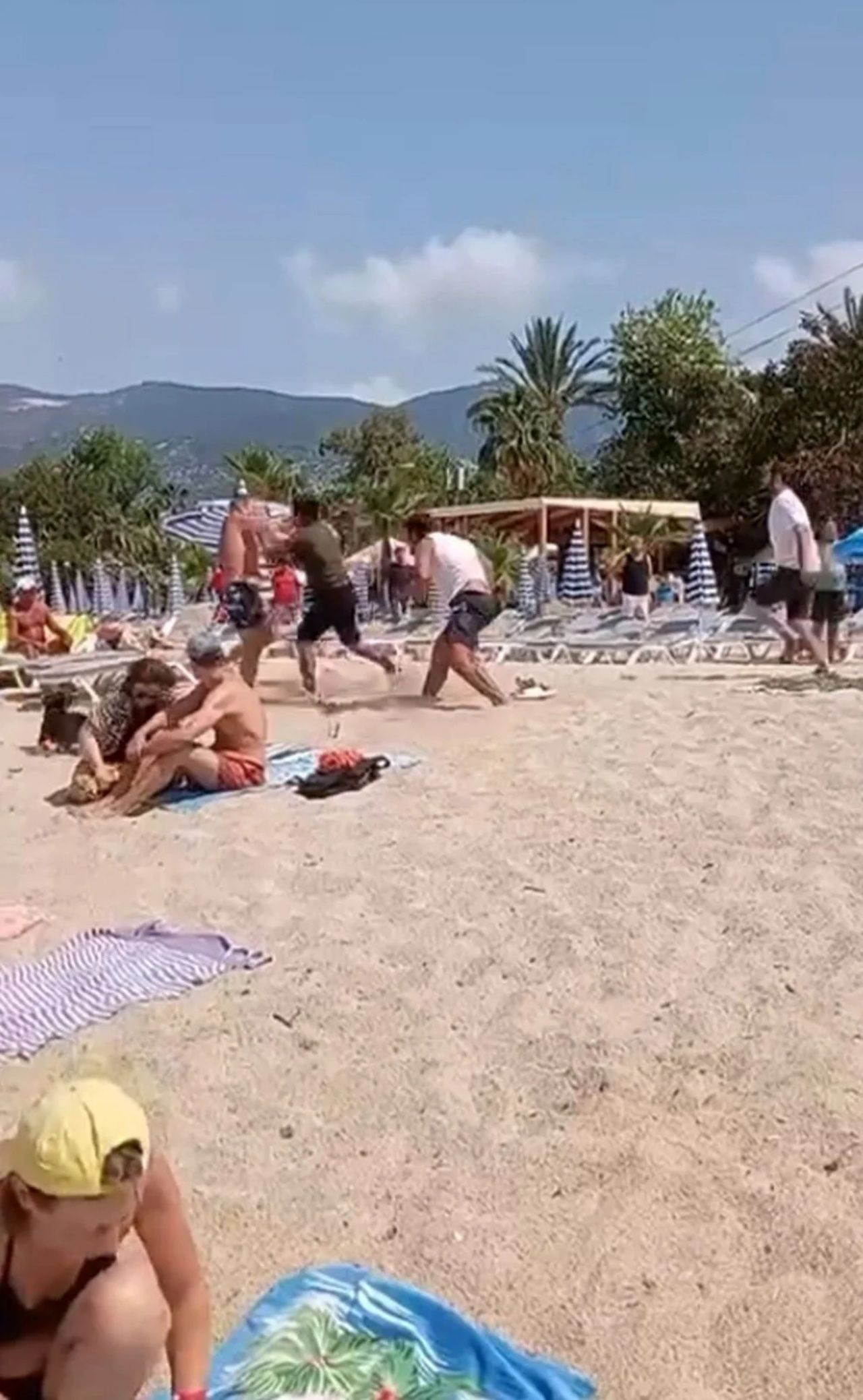 Alanya'da şezlong ücretini fazla bulan turiste dayak! İşletme mühürlendi - Sayfa 1