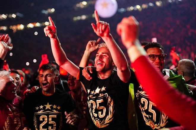Galatasaraylı futbolcular 25. şampiyonluğu ve 5. yıldızı doyasıya kutladı - Sayfa 13