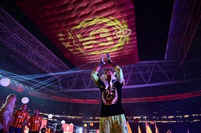 Galatasaraylı futbolcular 25. şampiyonluğu ve 5. yıldızı doyasıya kutladı - Sayfa 23