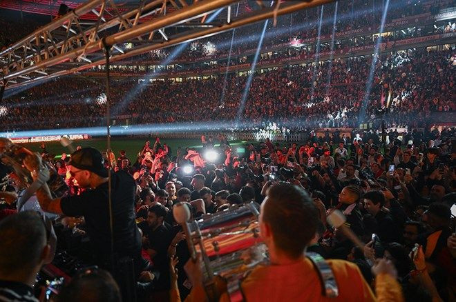 Galatasaraylı futbolcular 25. şampiyonluğu ve 5. yıldızı doyasıya kutladı - Sayfa 4