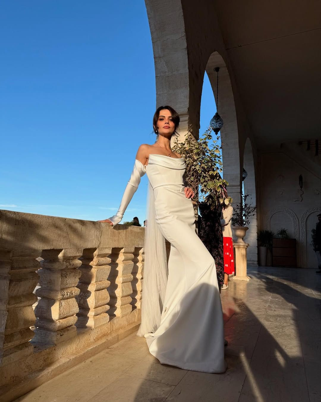 Uzak Şehir'in Alya'sı Sinem Ünsal Cannes'da! Siyah derin göğüs dekolteli elbisesiyle sosyal medyayı ikiye böldü - Sayfa 8