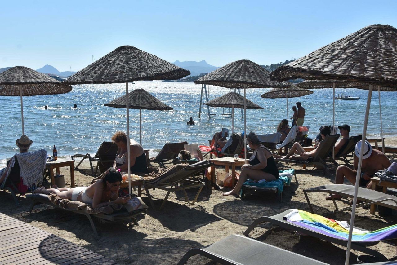 Bodrum'da yaz sezonu başladı... Otellerde oda fiyatları 43 bin lirayı gördü, özel plajlara giriş ücreti 6 bin - Sayfa 3