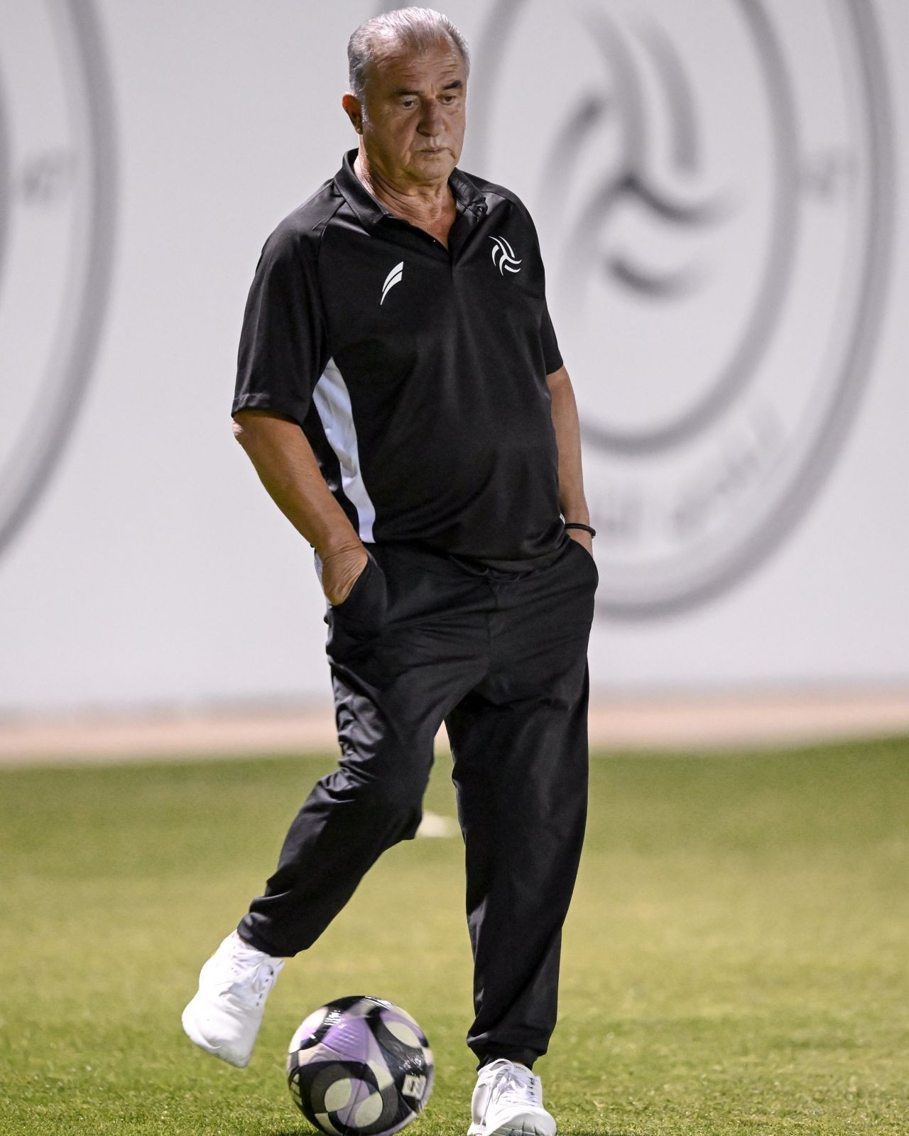 Fatih Terim oyuncularına kızdı, şişeyi fırlattı, son şampiyon karşısında tepkisi gündem oldu - Sayfa 1