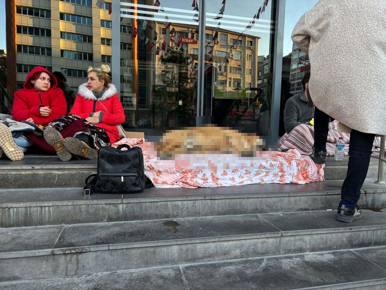 Hayvanseverlerden ölü köpekle Çankaya Belediyesi binası önünde protesto gösterisi - Sayfa 3