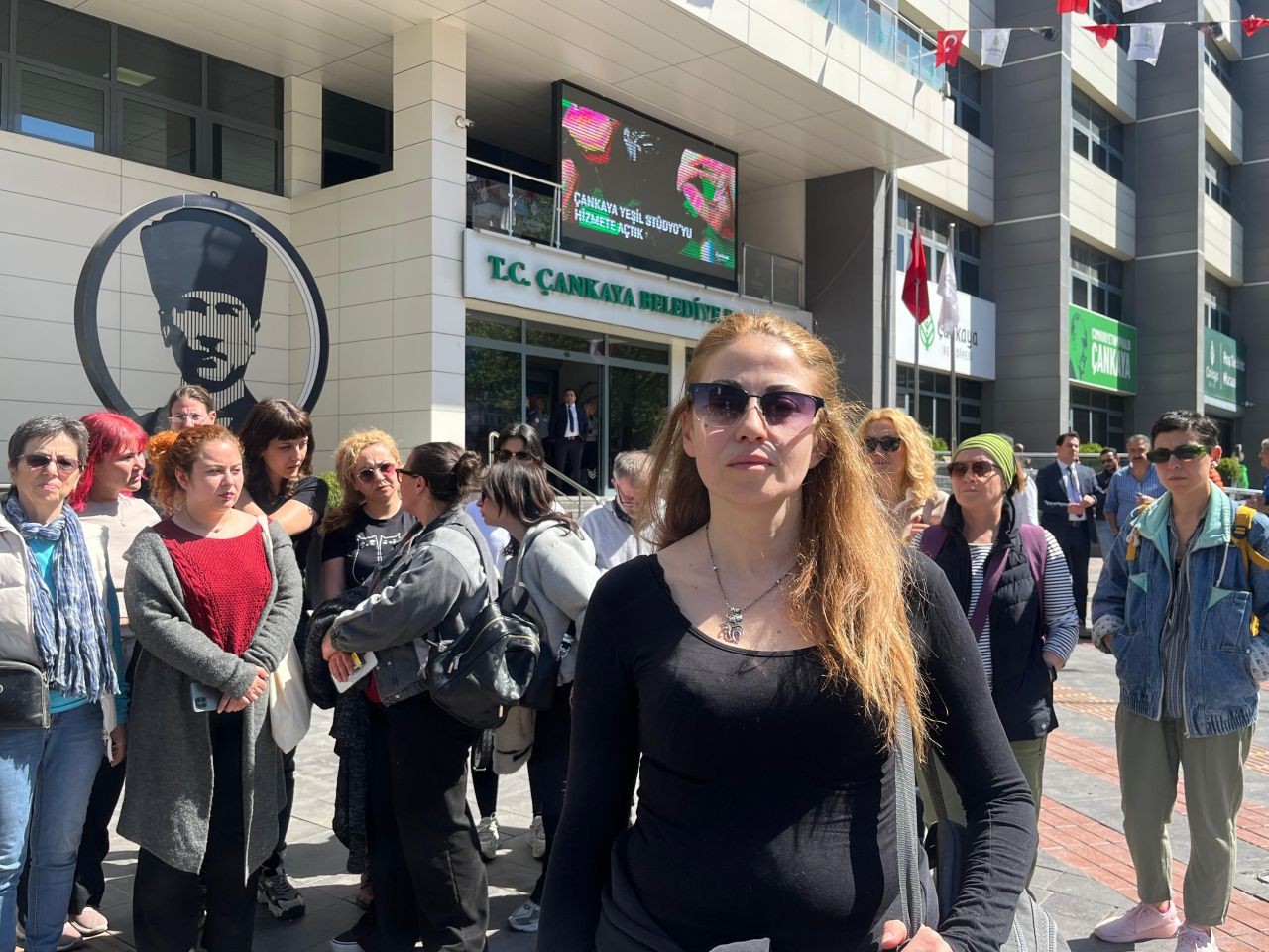 Hayvanseverlerden ölü köpekle Çankaya Belediyesi binası önünde protesto gösterisi - Sayfa 1