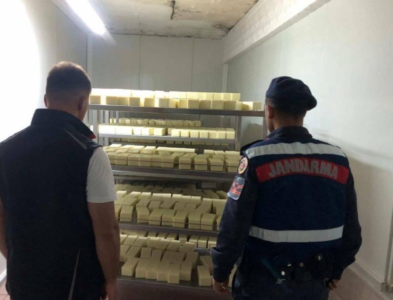 Kaşar peynirinin içinden eldiven çıktı! Tam 5 ton hileli ürünü piyasaya süreceklerdi... - Sayfa 4
