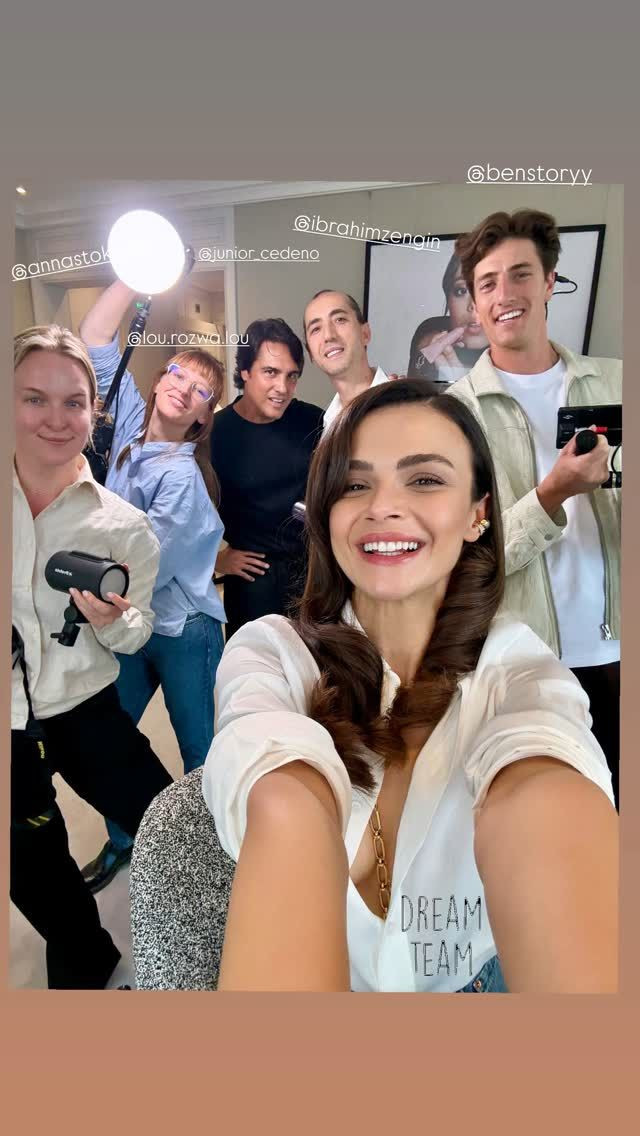 Uzak Şehir'in Alya'sı Sinem Ünsal Cannes'da! Siyah derin göğüs dekolteli elbisesiyle sosyal medyayı ikiye böldü - Sayfa 2