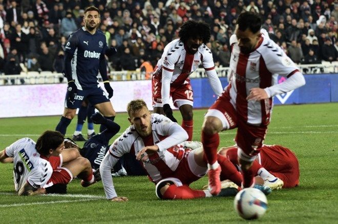 Gündeme bomba gibi düştü: Süper Lig maçında şike yapıldı iddiası! Savcılığa resmen başvuru yapıldı - Sayfa 1