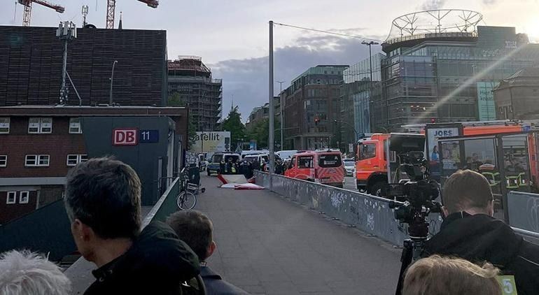 Bıçakla dehşet saçtı! Hamburg'da tren istasyonunda kanlı saldırı! Çok sayıda yaralı var! - Sayfa 2
