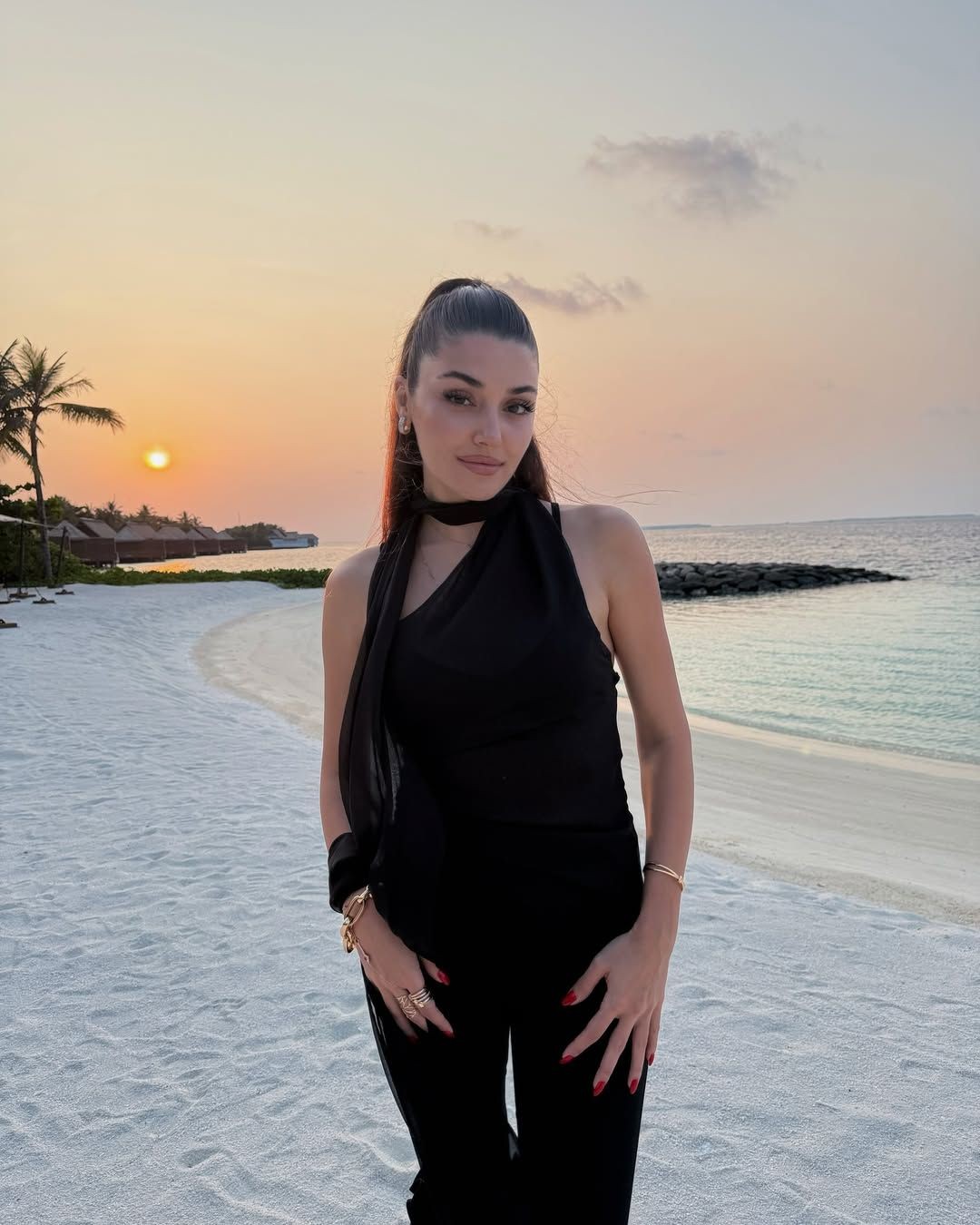 Hande Erçel’den Hakan Sabancı ile yeni aşk pozu! - Sayfa 2