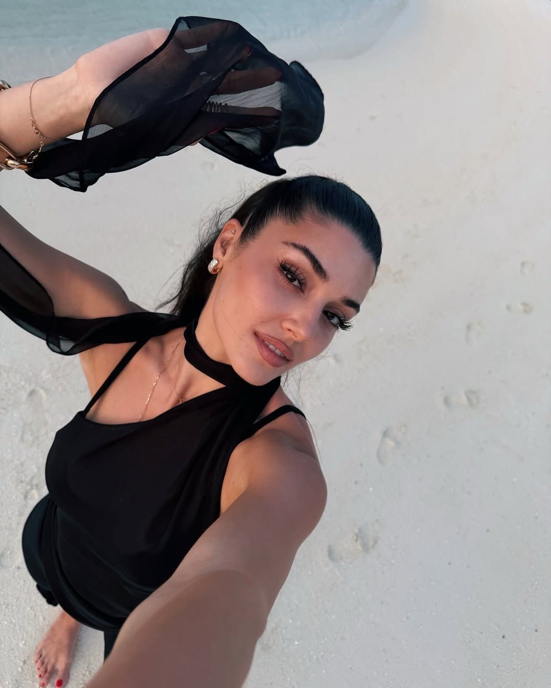 Hande Erçel’den Hakan Sabancı ile yeni aşk pozu! - Sayfa 1