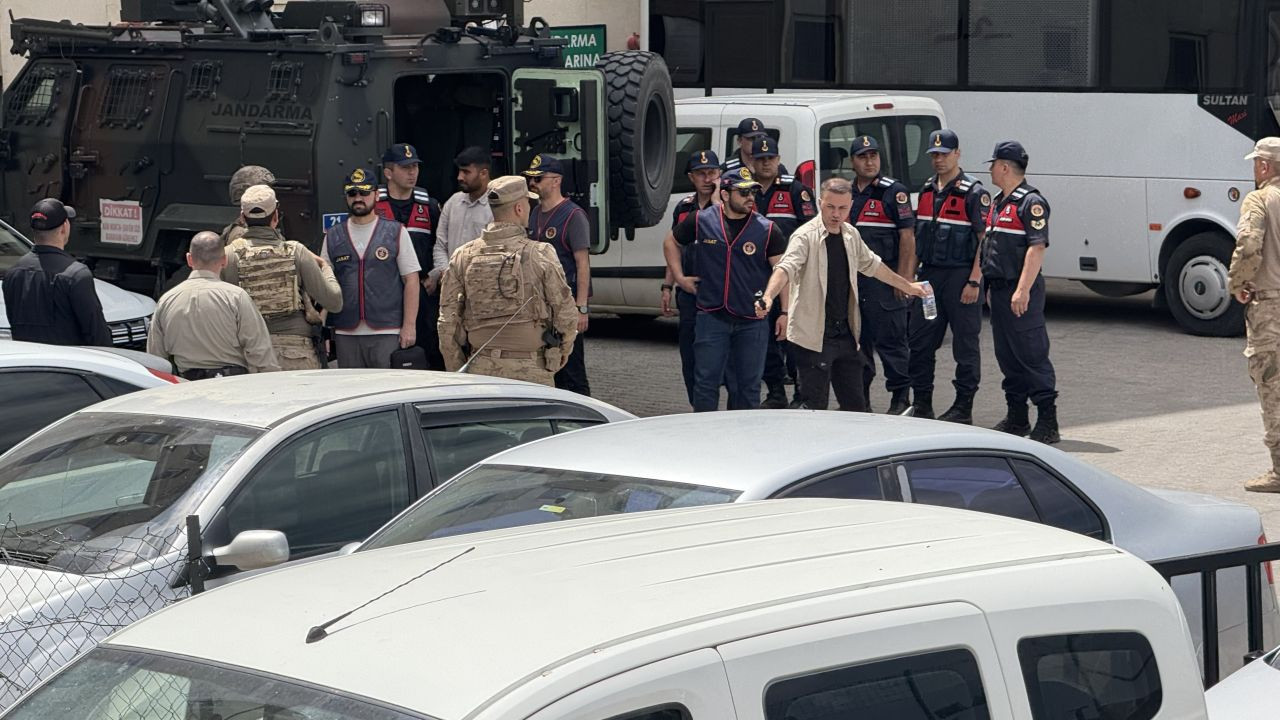 Diyarbakır'da korkunç baba-oğul cinayeti: Remzi Sati ve 15 yaşındaki oğlunu alacak yüzünden öldürüp, kamyonetle birlikte yakmış! - Sayfa 7