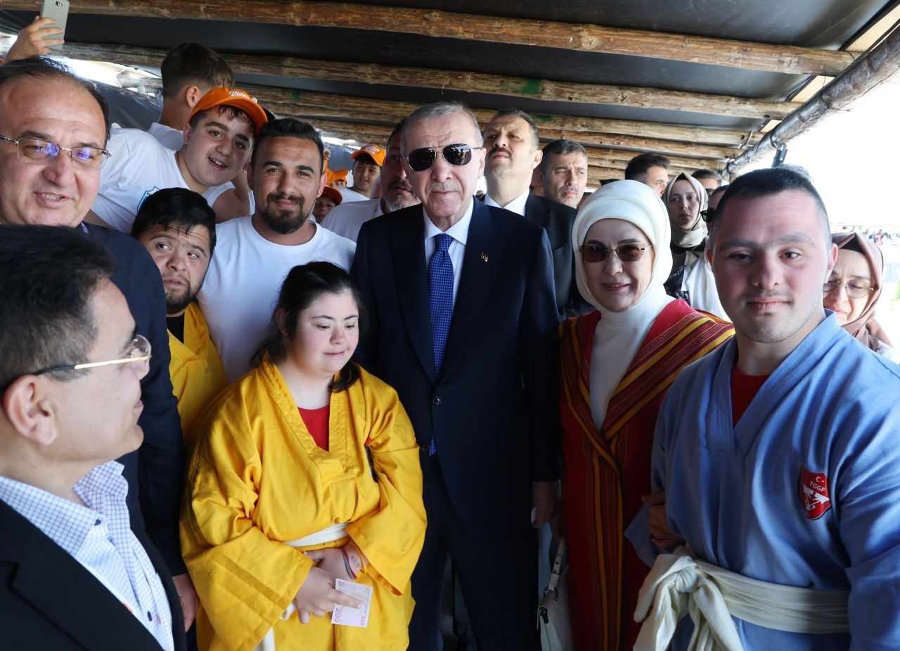 Cumhurbaşkanı Erdoğan, Etnospor Kültür Festivali’ne katıldı: Karabağ’dan gelen ekibin bayraklı gösterisini ayakta alkışladı - Sayfa 3